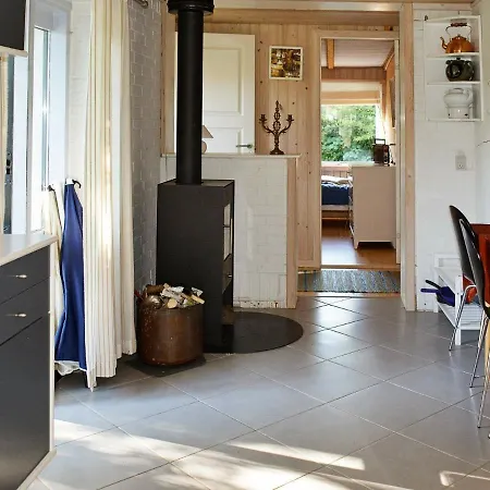 Feriehus Three-bedroom Holiday In 1 Gedser