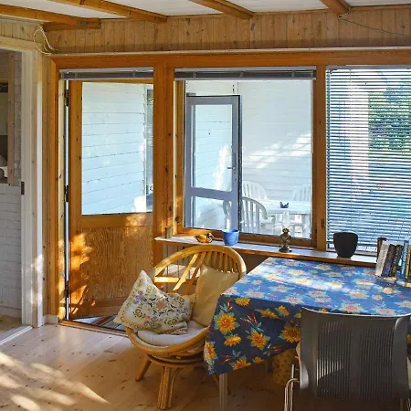 Three-bedroom Holiday In 1