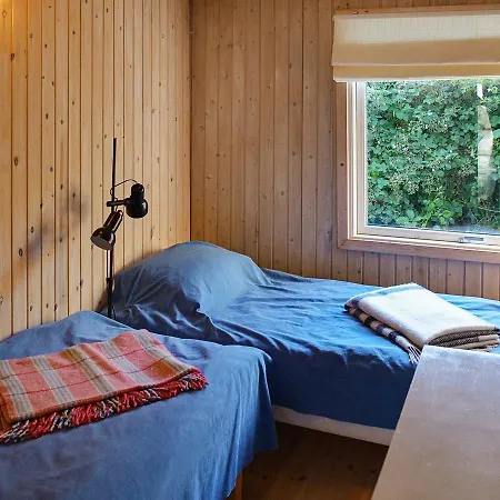 Feriehus Three-bedroom Holiday In 1 Gedser